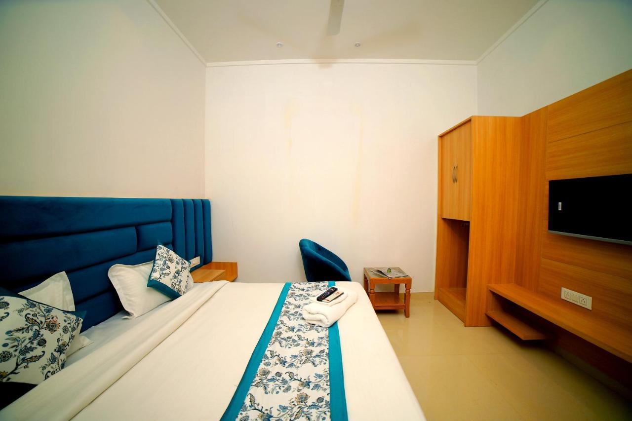 Hotel Diamond View Amritsar Buitenkant foto