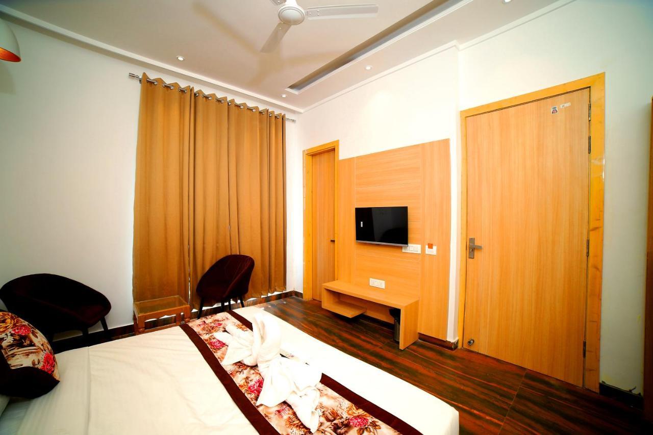 Hotel Diamond View Amritsar Buitenkant foto