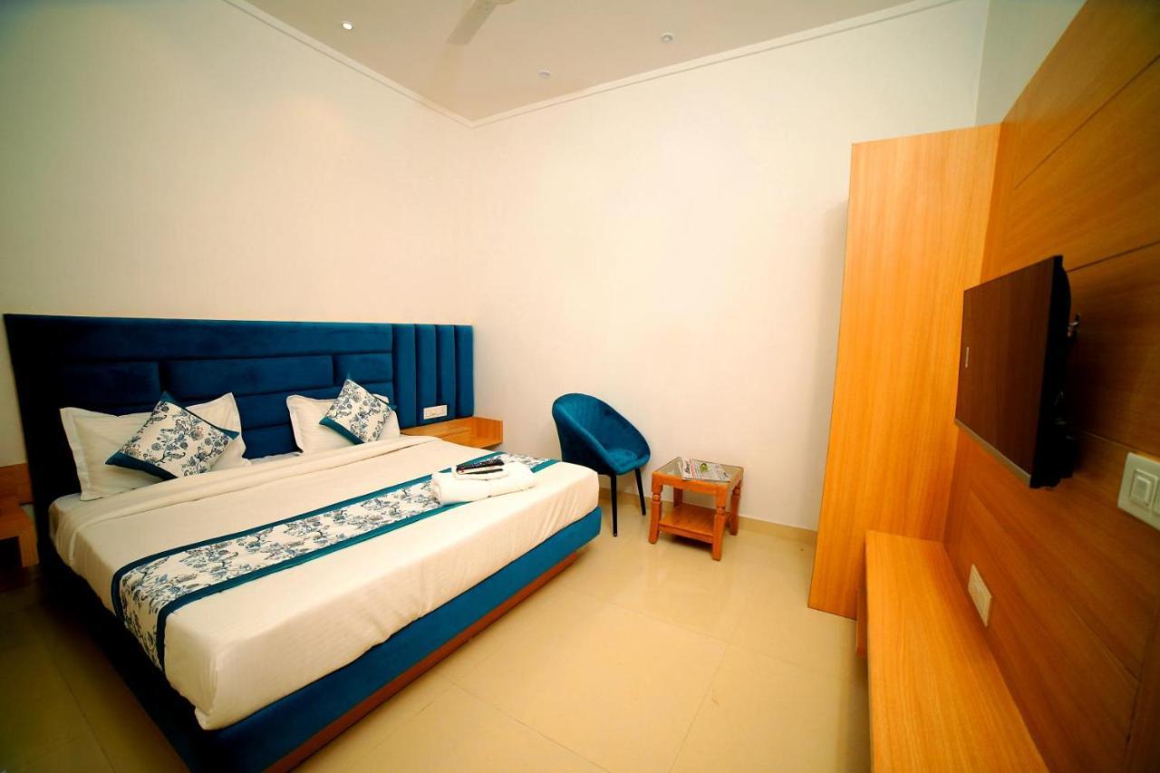 Hotel Diamond View Amritsar Buitenkant foto