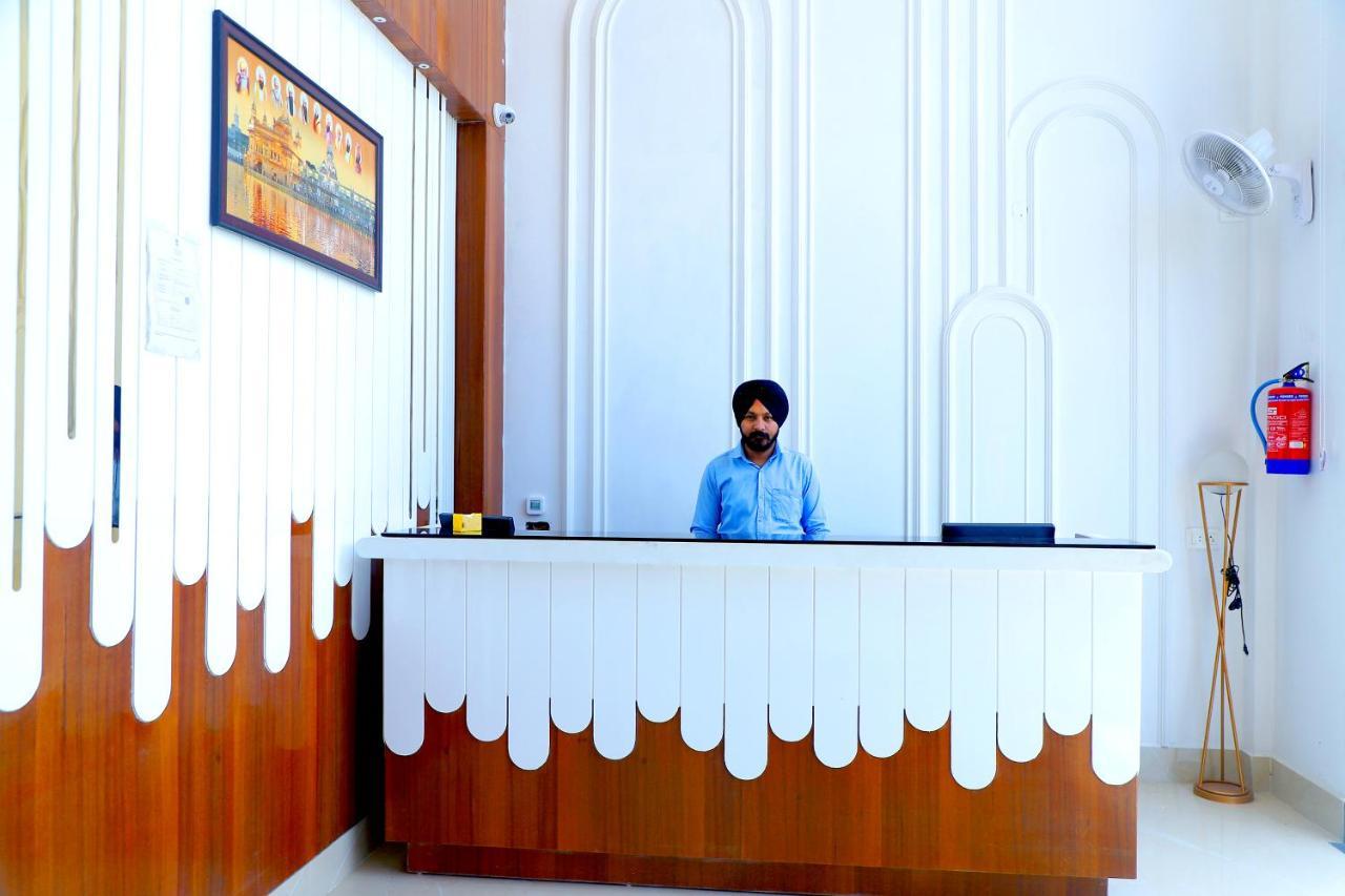 Hotel Diamond View Amritsar Buitenkant foto