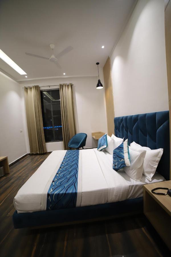 Hotel Diamond View Amritsar Buitenkant foto